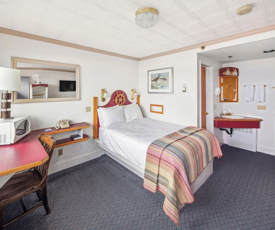 Economy room with bay view