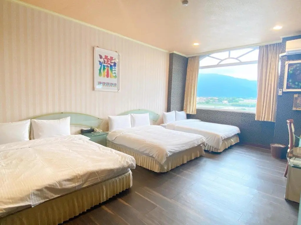 Standard Family room with mountain view