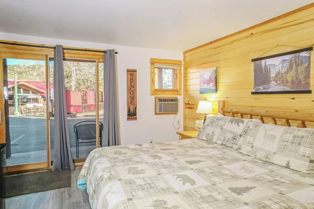 Standard Double Basement room with view (full double bed)