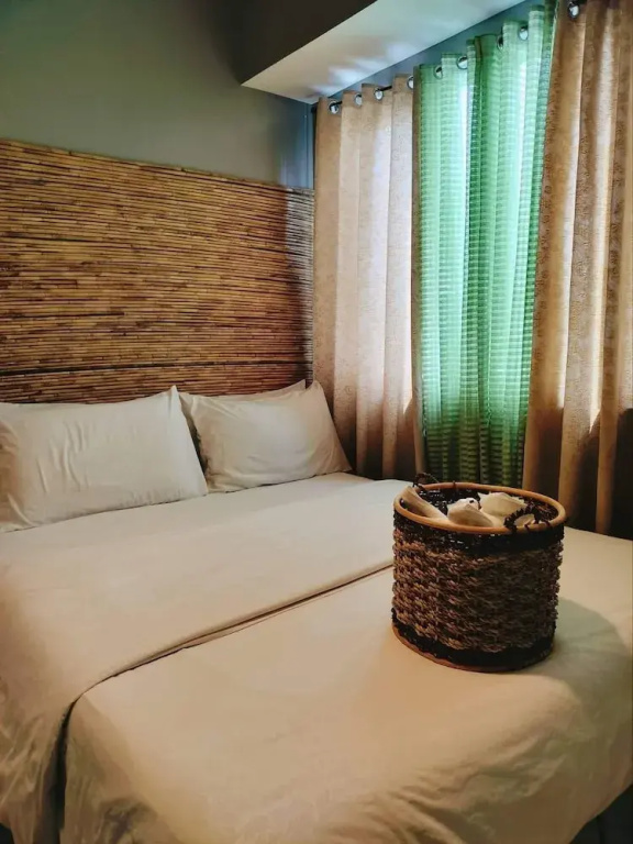 2 Bedrooms Standard Family room with bay view
