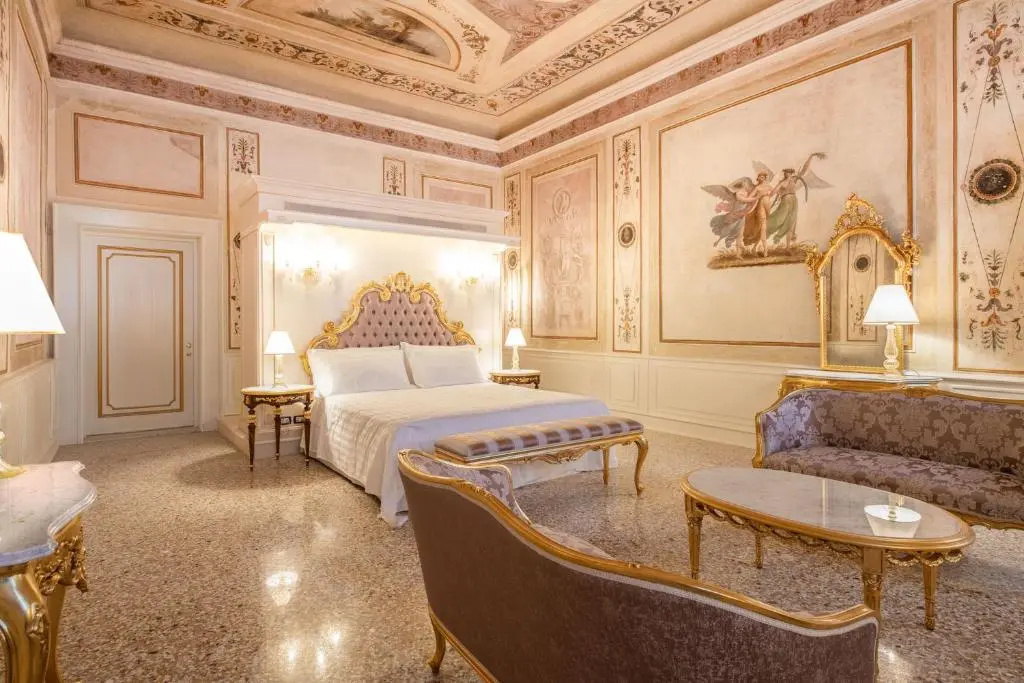 Supreme Frescoed Suite Canal View