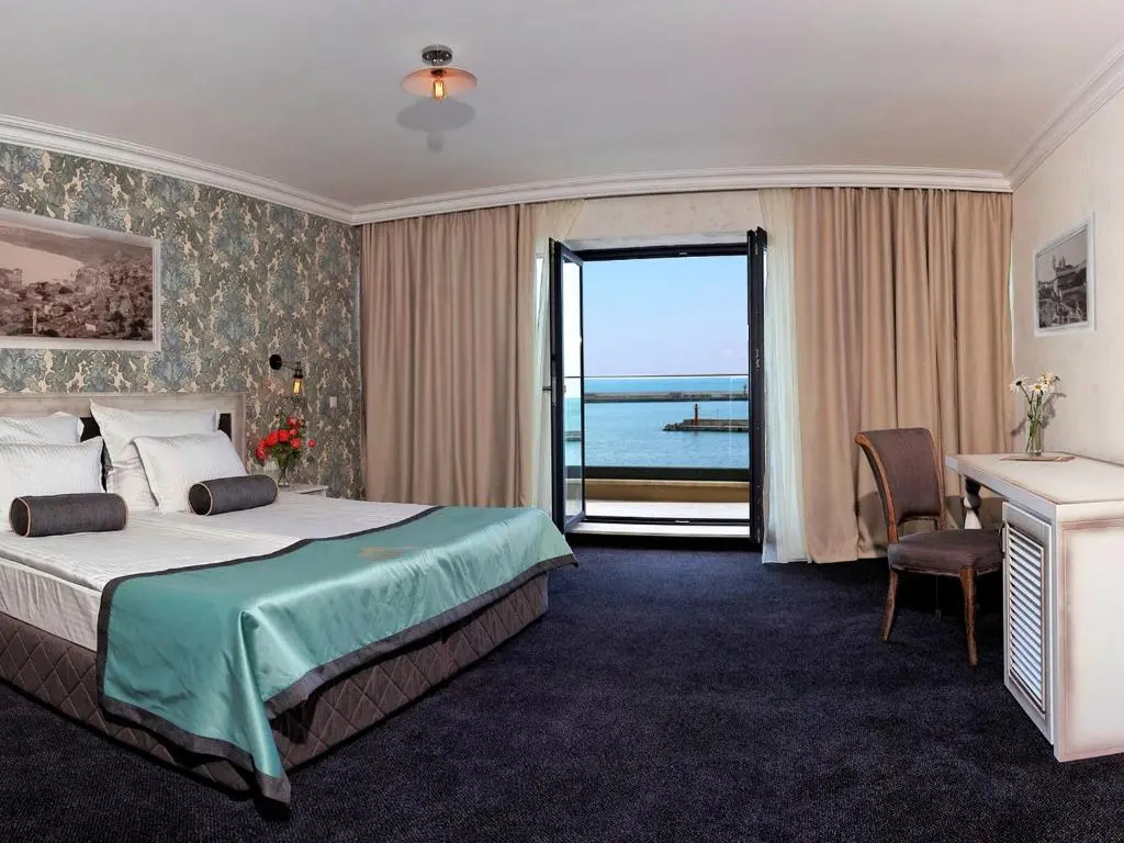 Standard Double room with sea view (full double bed)