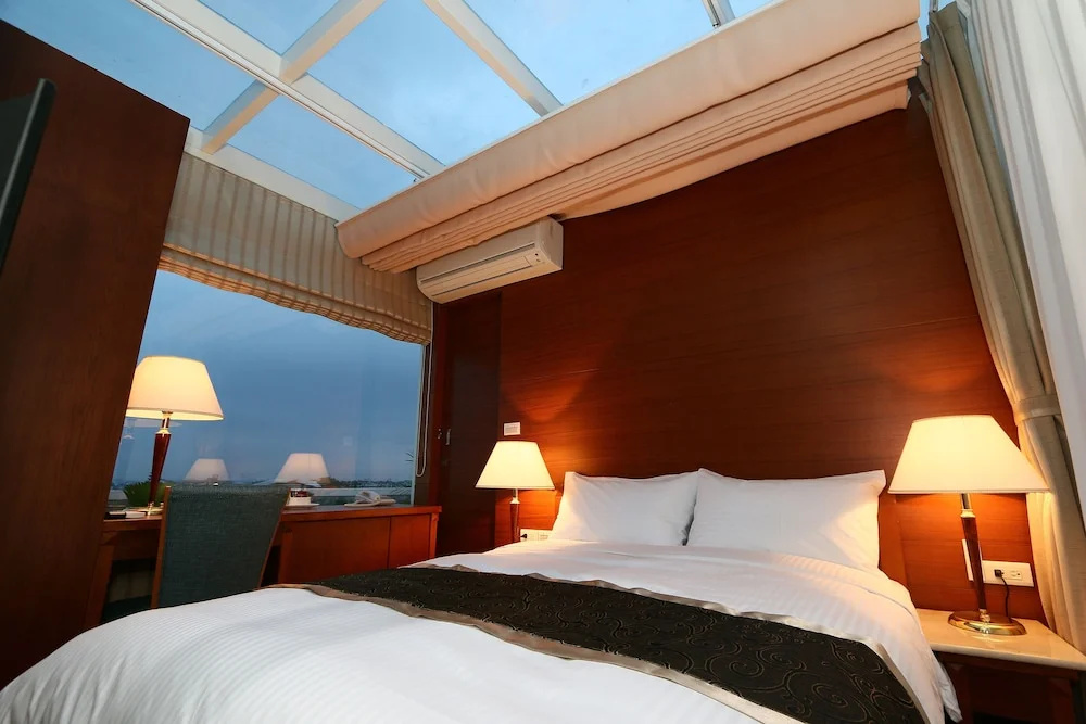 1 Bedroom Suite