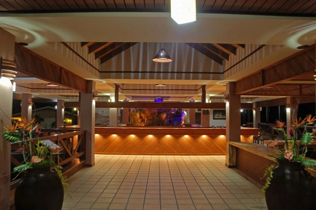 Lobby & Reception