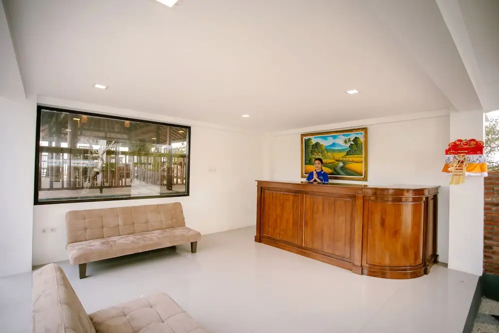 Lobby & Reception