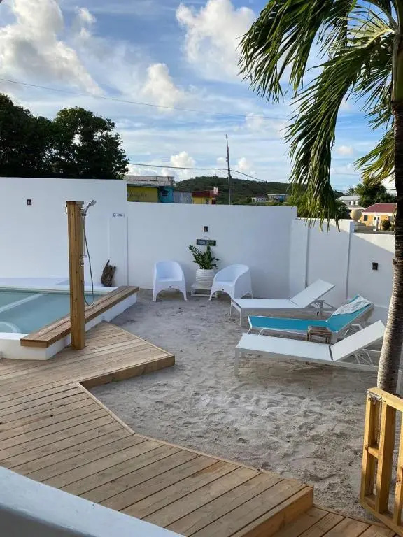 4BLESSINGSCURACAO TOP location swimming pool & nearby beaches -