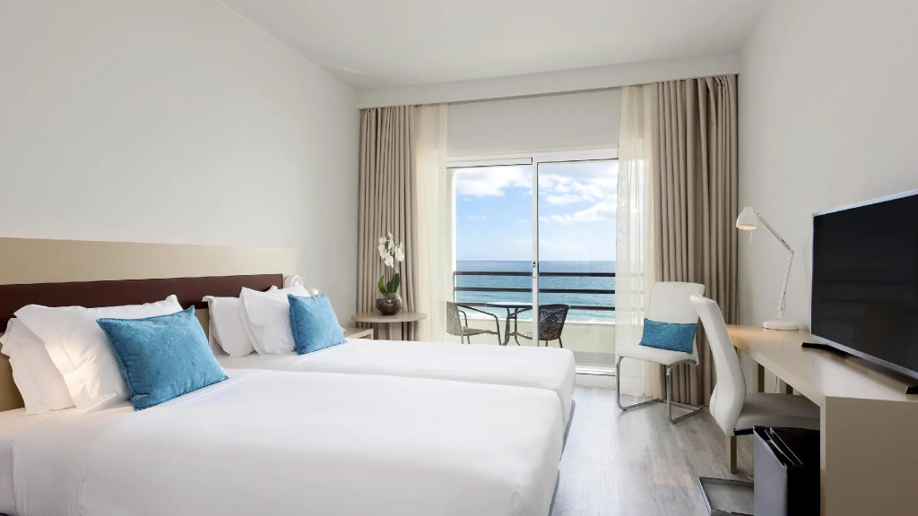 Premium Double room with partial ocean view (twin beds)