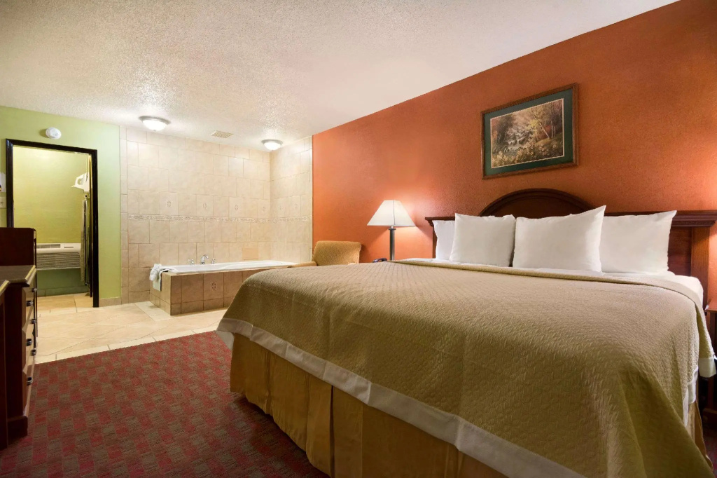 Double Suite (full double bed)