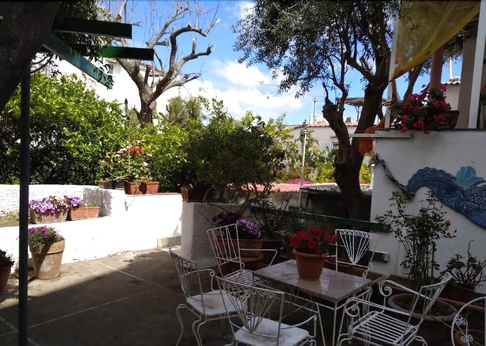 gallery_image_hidden_5