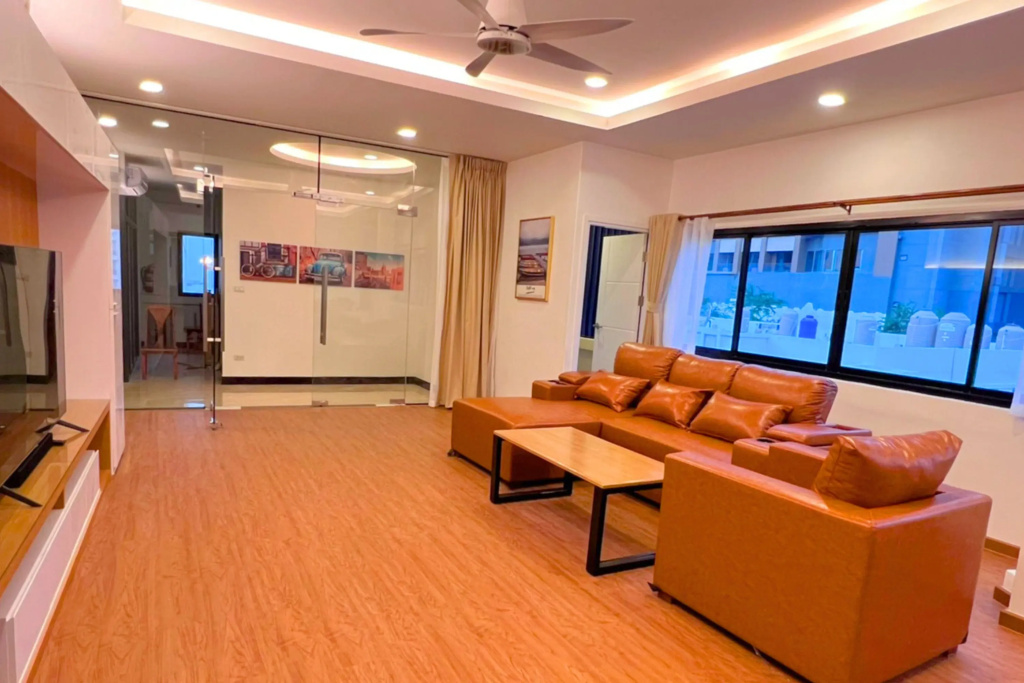The Lodge Pattaya — фото