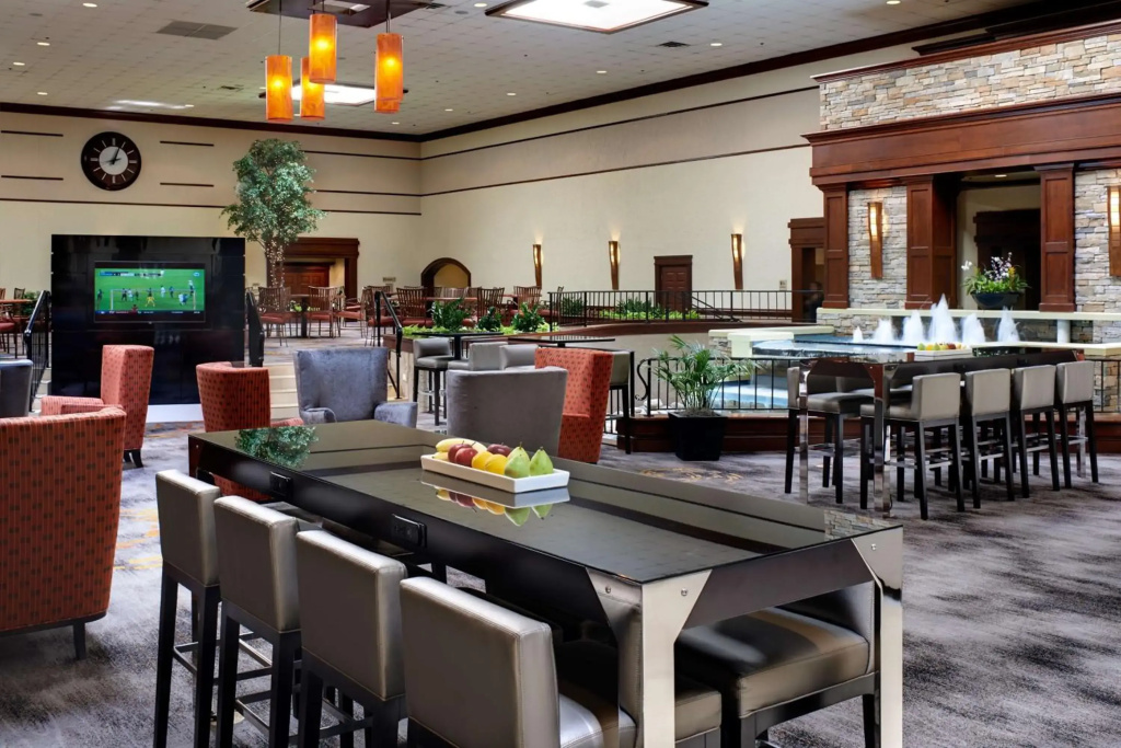 DoubleTree by Hilton Detroit - Dearborn - фото 21
