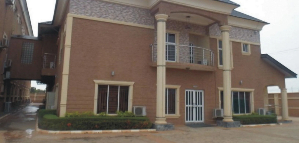 Sheriffyt Royale Hotel And Suites