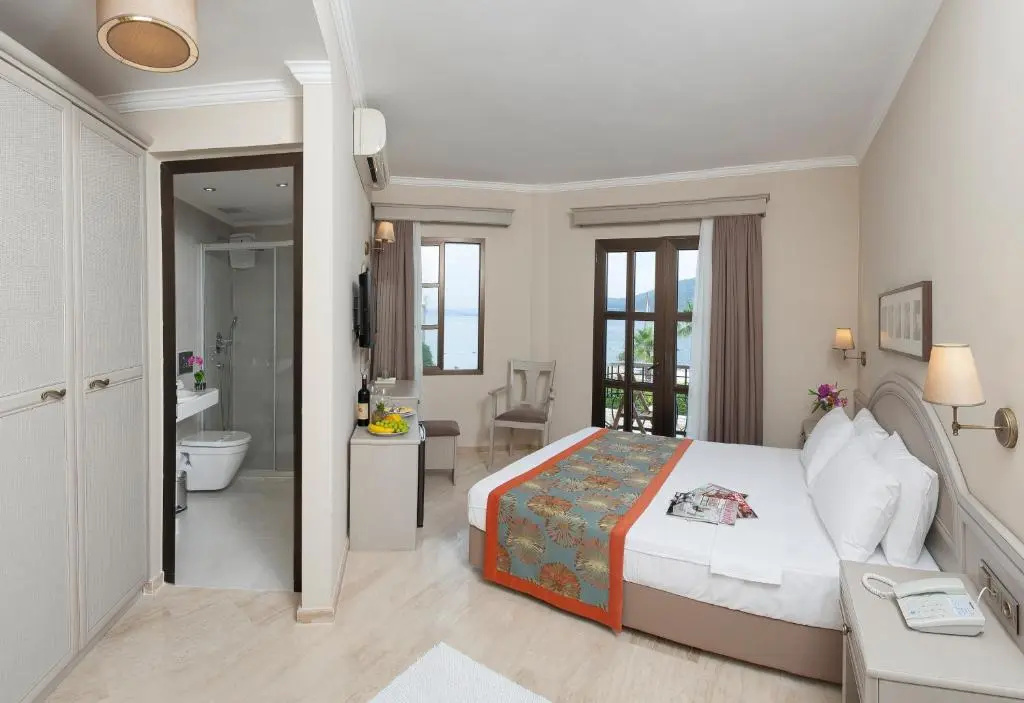 Standard Quadruple room with sea view