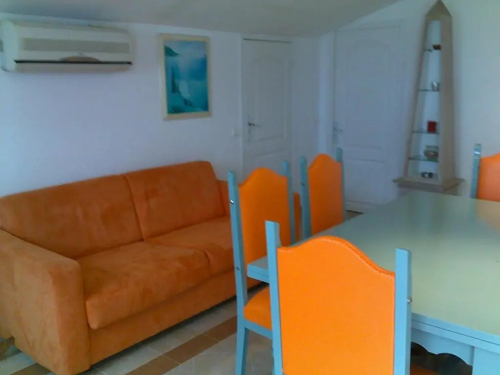 3 Bedrooms Apartment