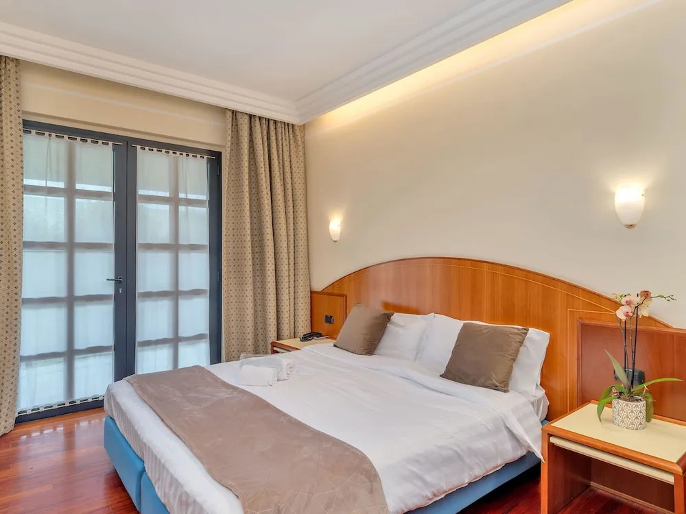 Standard Double room with balcony (full double bed)