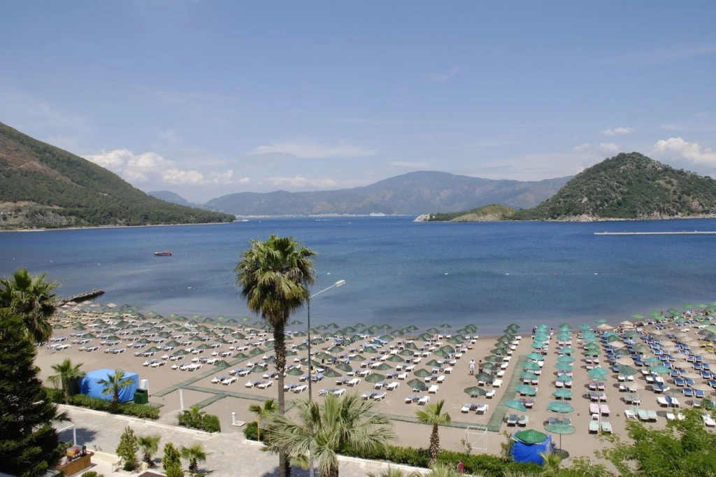 Beach & Waterfront