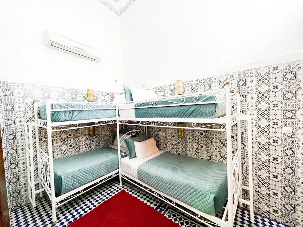 RIAD VERUS by null