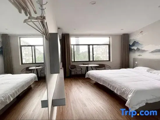 Deluxe Double room (full double bed)