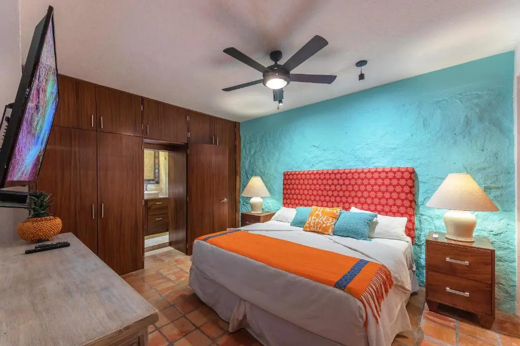 Deluxe Double room (full double bed)