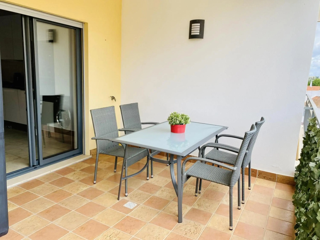 George's Quinta das Palmeiras, a 2 bedroom apartment in luxury complex, walking distance to town