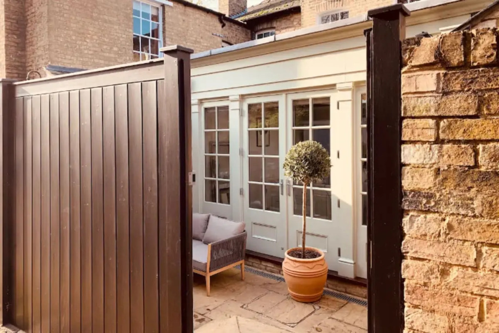 The Midsummer Common - Modern & Spacious 2BDR House with Garden — фото