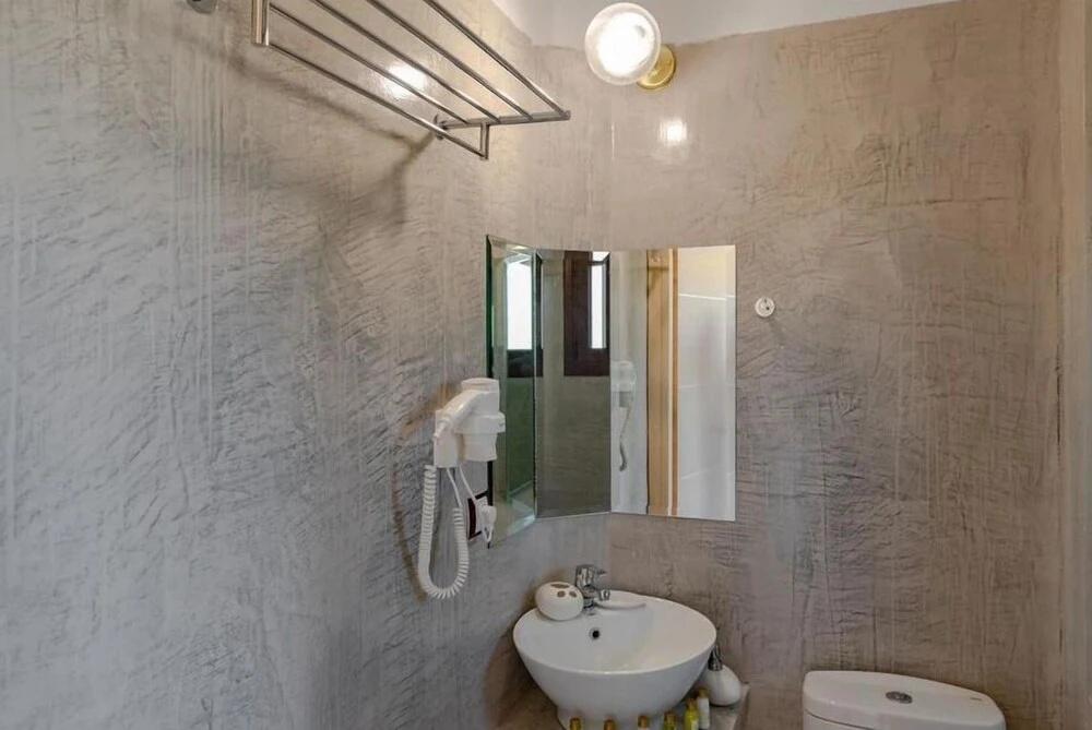 Standard Double room with balcony (full double bed)