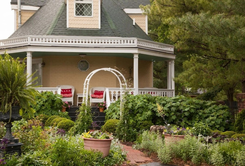 Inn at Woodhaven