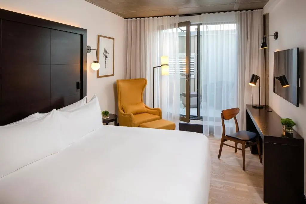 Deluxe Double room with balcony (full double bed)