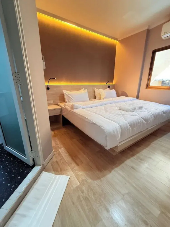 Отель Luck Hotel Huai Khwang MRT Ratchada в Бангкоке