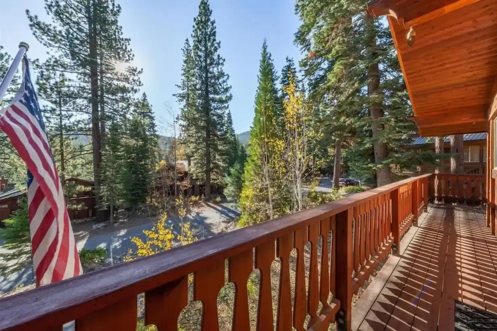 Wolf s Lair by Avantstay Swiss Chalet w Private Hot Tub Access to Northstar Resort Community