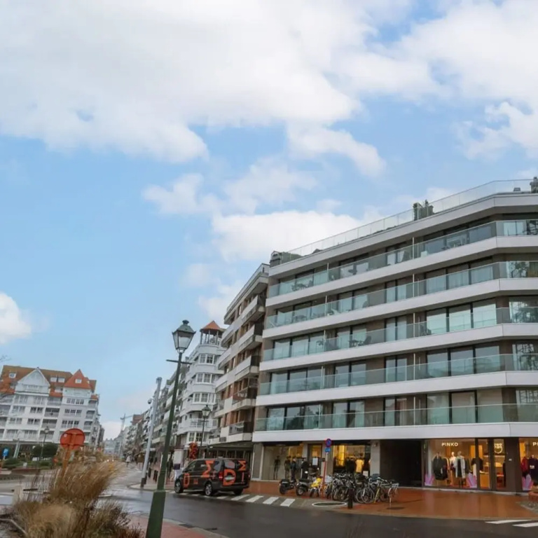 Modern Apartment With Terraces and Parking