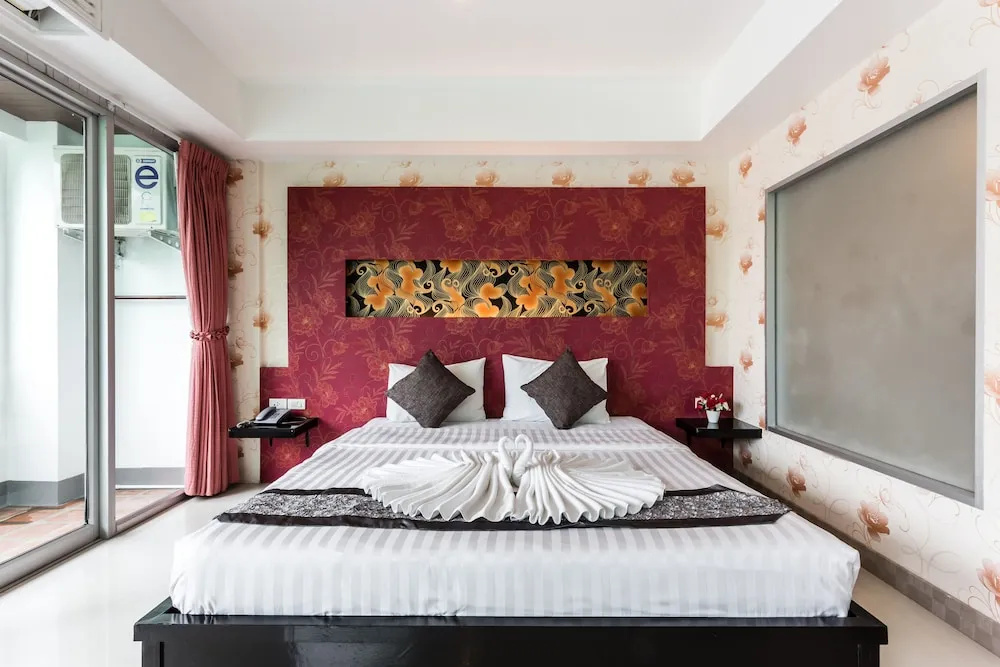 Deluxe Double room with balcony (full double bed)
