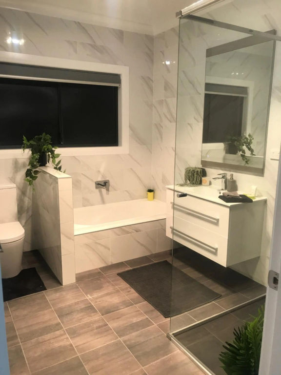 Luxury 2br home with King, 5 star private & close
