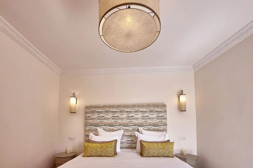 Deluxe Double room (full double bed)