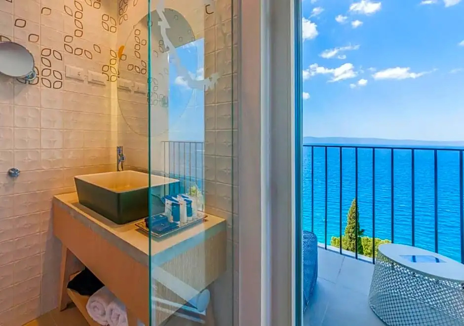 Superior room with balcony and with sea view
