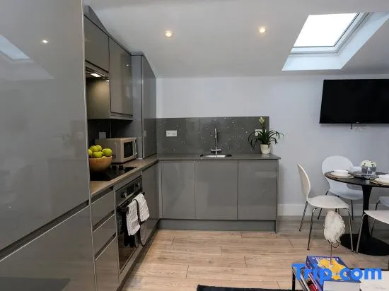 Air Con Fabulous 3Bed/2Bath Garden Flat with Wi-Fi
