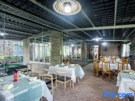 Yangshuo Guijia Homestay (Jinlong Bridge Pier Bamboo Rafting)