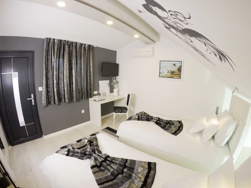 Deluxe Double room with city view (twin beds)