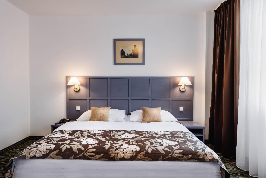 Отель центральный. Отель Central Прага. Grandeur Hotel Prague. K + K Hotel Central в Праге рядом с пороховой башней. Фотография для связи отель.