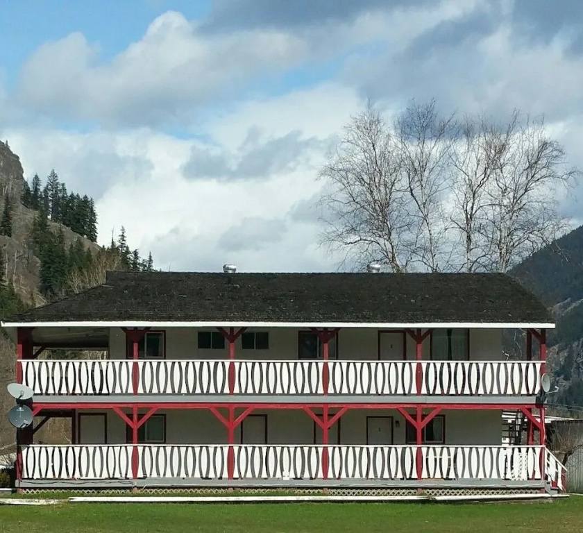 Rivermount Motel Campground and RV Park