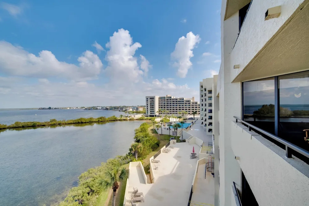 Remarkable Hudson Condo w/ Coastal Views!