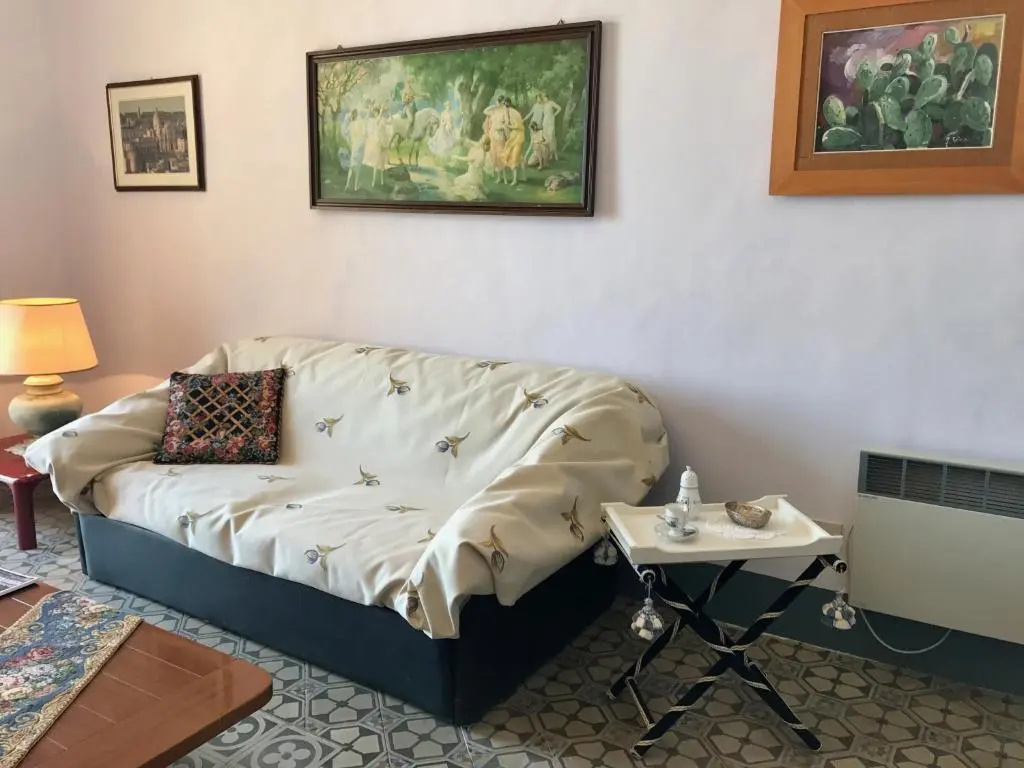 2 Bedrooms Cottage