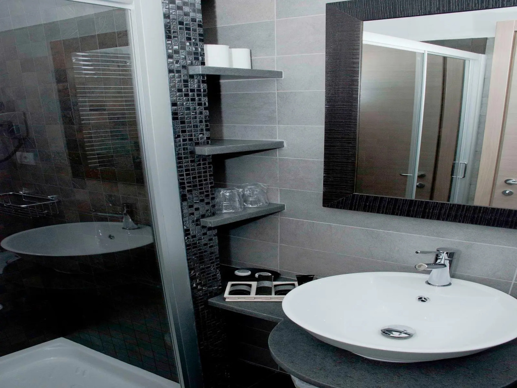 Standard Triple room with city view
