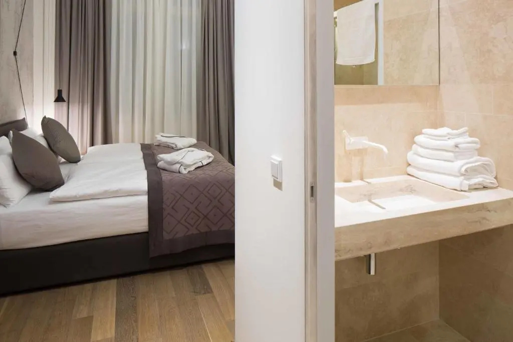 Golden Crown Hotel - Chambres