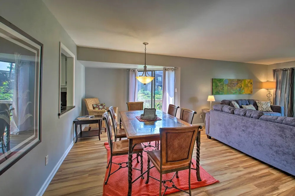 Lake-view Balcony: Sunny Hot Springs Condo! — фото 6