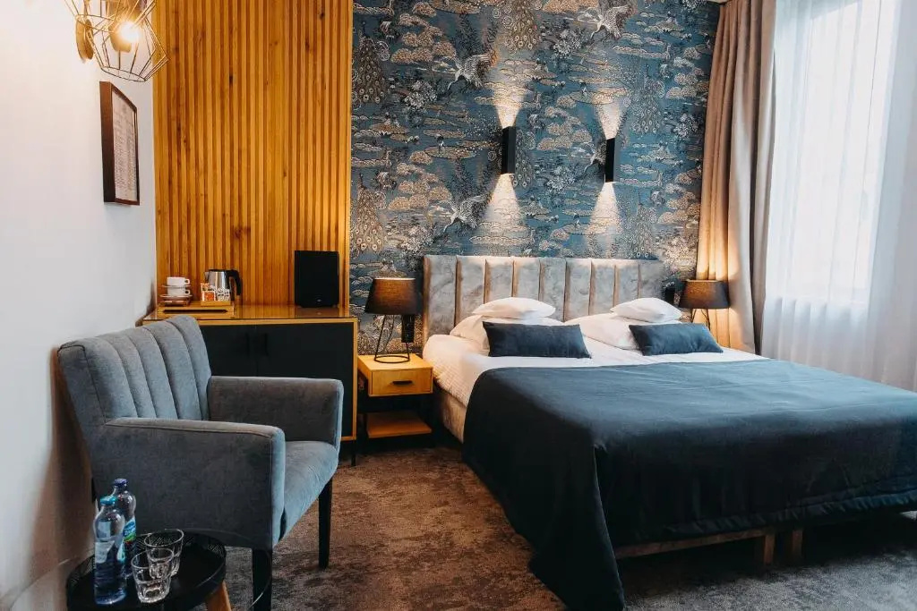 Deluxe Double room (full double bed)