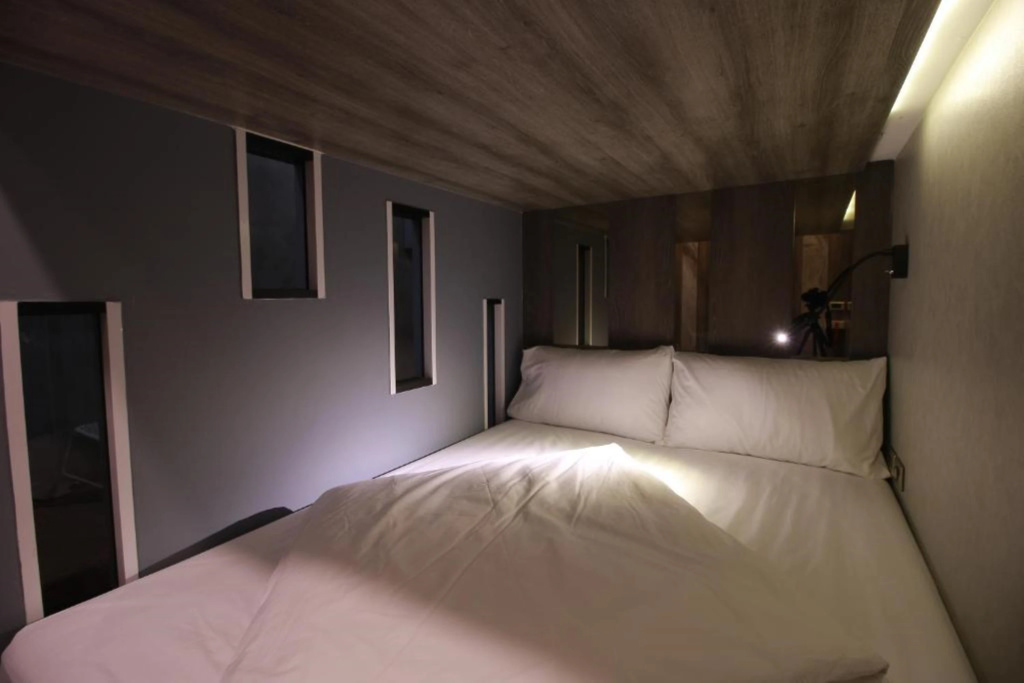 Standard Capsule (full double bed)