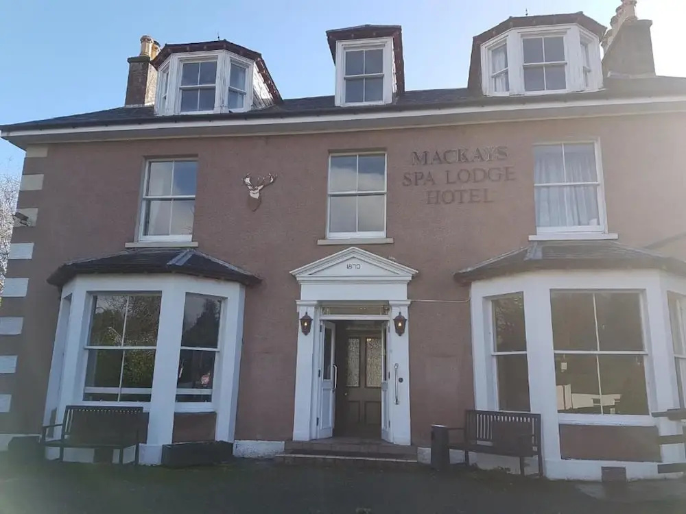 Mackay's Spa Lodge Hotel