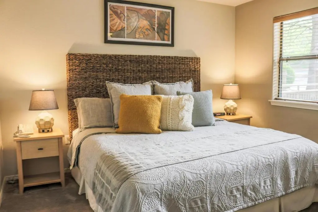 1 Bedroom Standard room with lake view