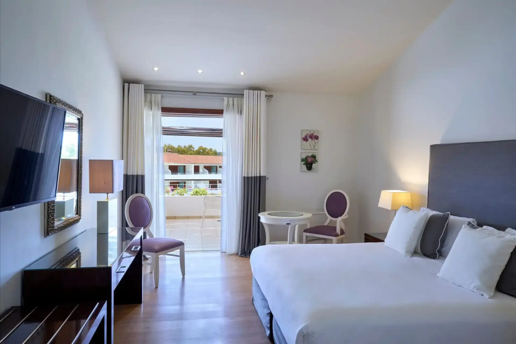 Deluxe Double room with sea view (full double bed)
